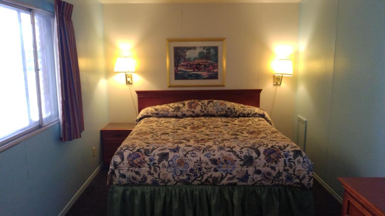 Sky Palace Inn & Suits Of El Dorado Extérieur photo