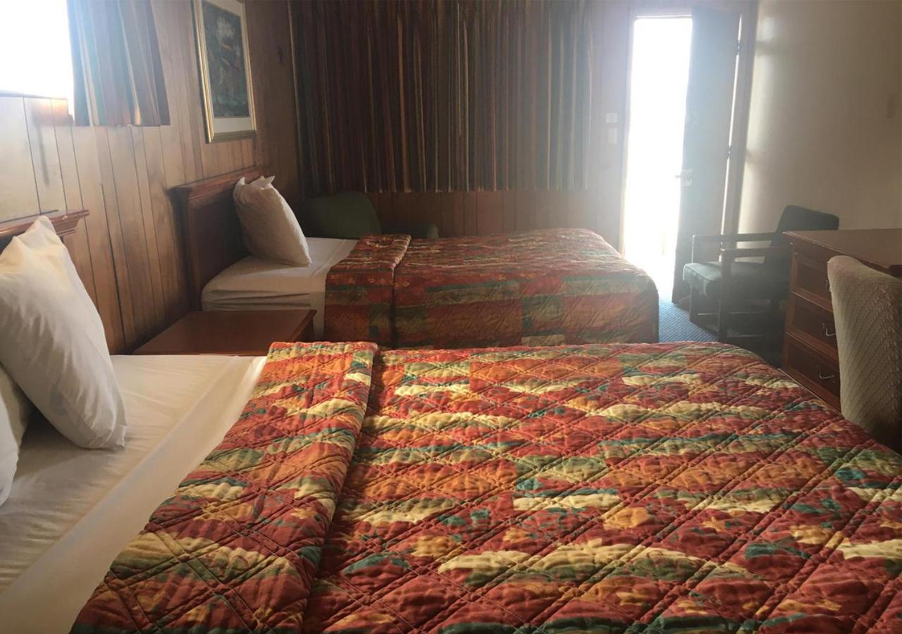 Sky Palace Inn & Suits Of El Dorado Extérieur photo